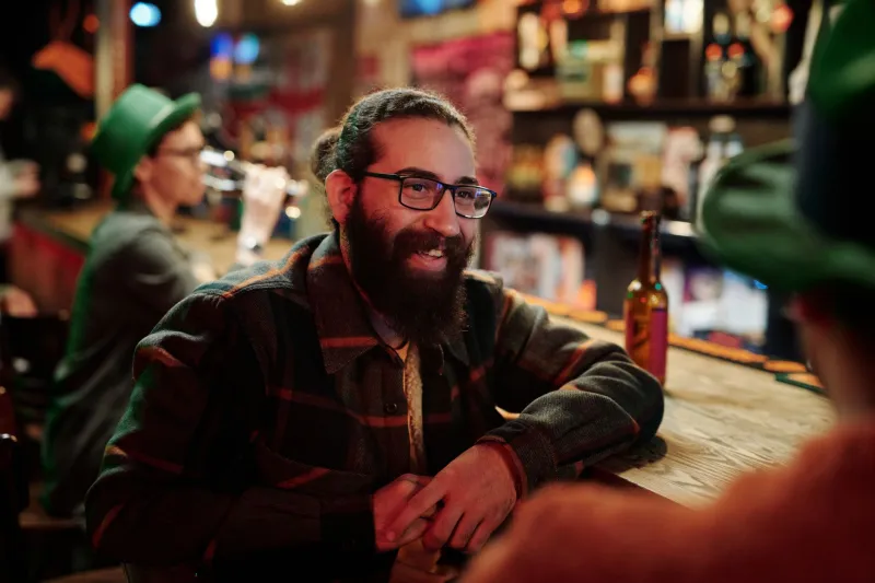 How a Great Pub Playlist Turns a Room Full of Strangers Into a Table Full of Friends