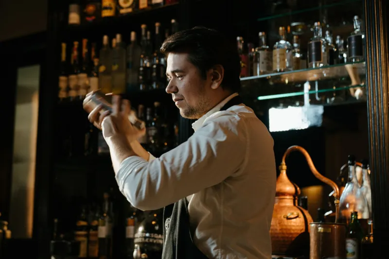 What Your Bartender Knows That You Don't: The Hidden Science of Running a Great Night